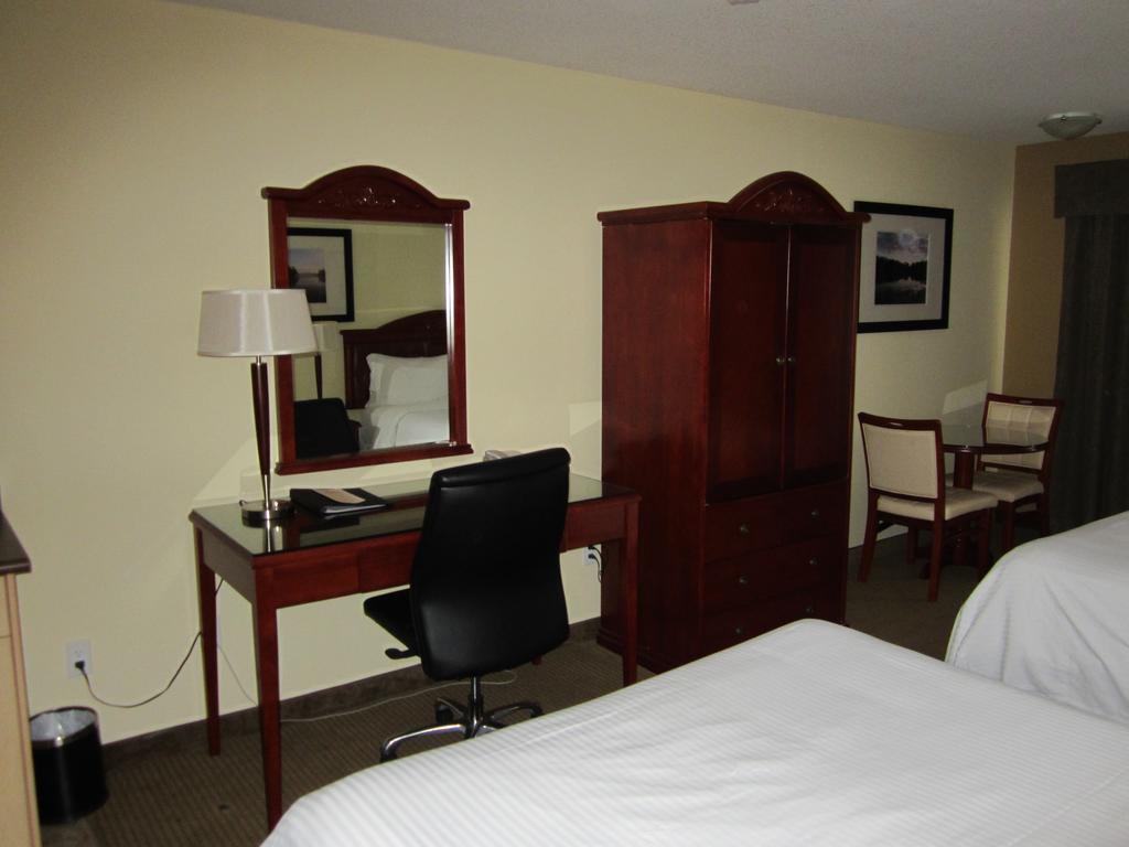 Trend Mountain Hotel & Conference Centre Tumbler Ridge Szoba fotó