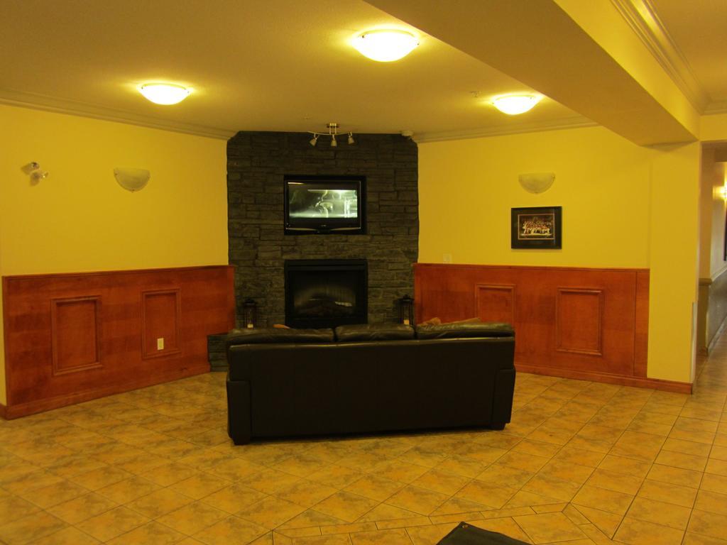 Trend Mountain Hotel & Conference Centre Tumbler Ridge Kültér fotó